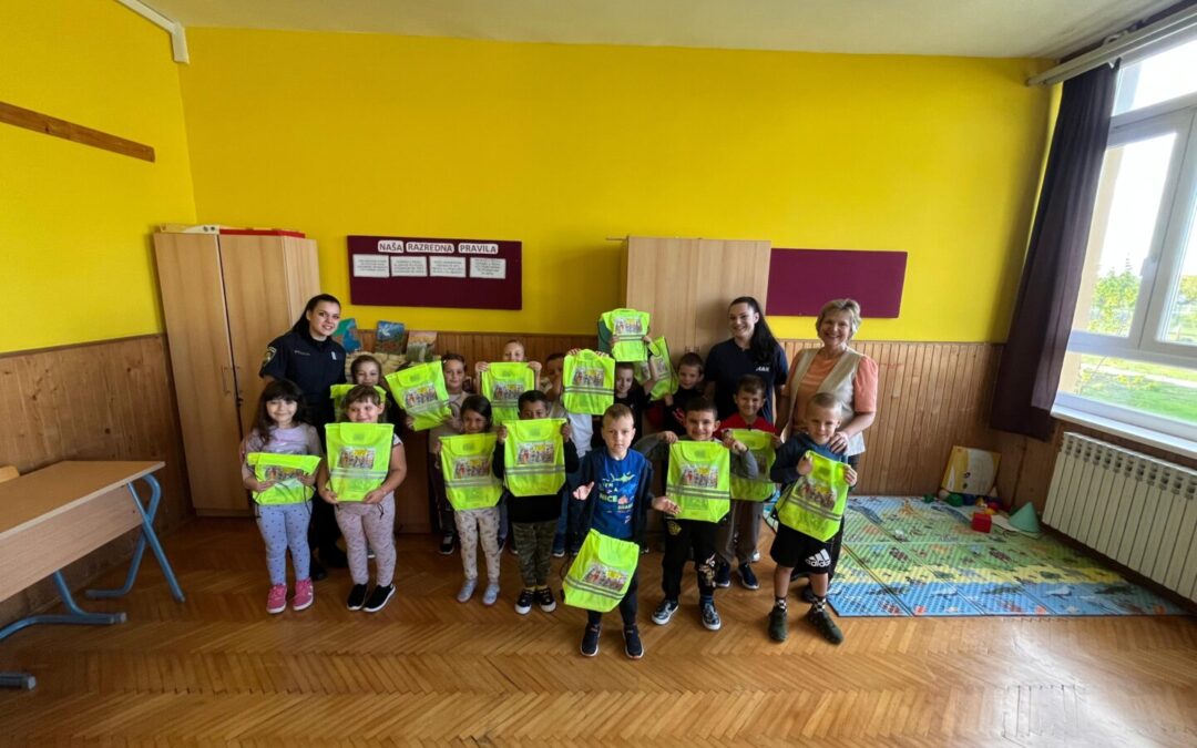 POLICIJA I HAK U PRVOM RAZREDU ZA SIGURNO KRETANJE U PROMETU