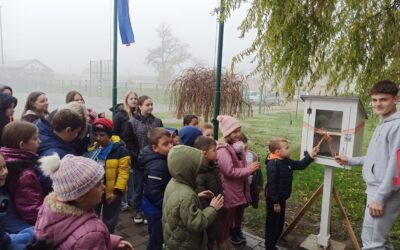 OTVORENA „MALA SLOBODNA KNJIŽNICA“ ISPRED ŠKOLE