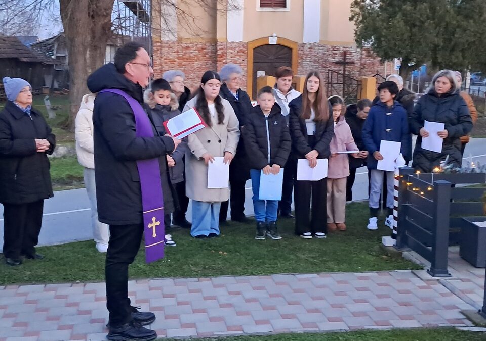 U PALJENJU PRVE ADVENTSKE SVIJEĆE U IMBRIOVCU I ĐELEKOVCU SUDJELOVALI NAŠI UČENICI S VJEROUČITELJICOM