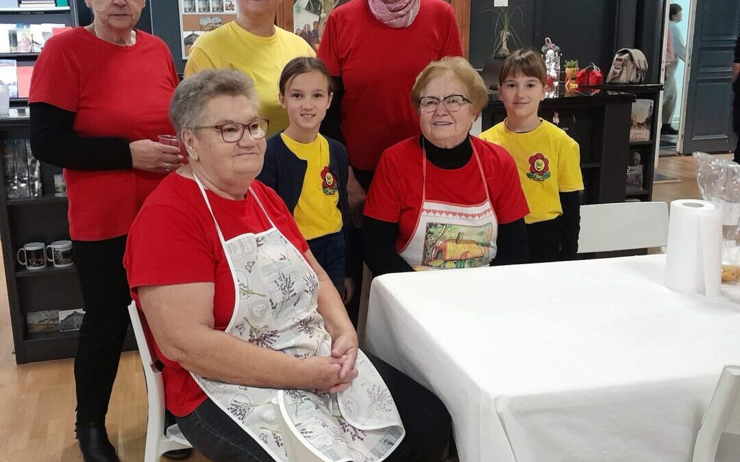 NAŠE UČENICE DEMONSTRIRALE IZRADU POŽIRAKA UČENICIMA IZ ITALIJE