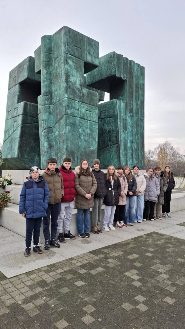 IMG-fd2bcb6e42668fe2aca25ebd286fc365-V