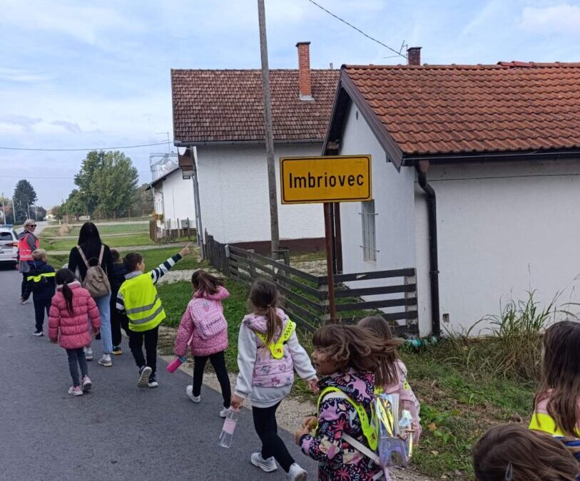 POVODOM SVJETSKOG DANA PJEŠAČENJA (15.10.) UČENICI I DJELATNICI PJEŠAČILI OD ŠKOLE U ĐELEKOVCU DO PODRUČNE ŠKOLE U IMBRIOVCU